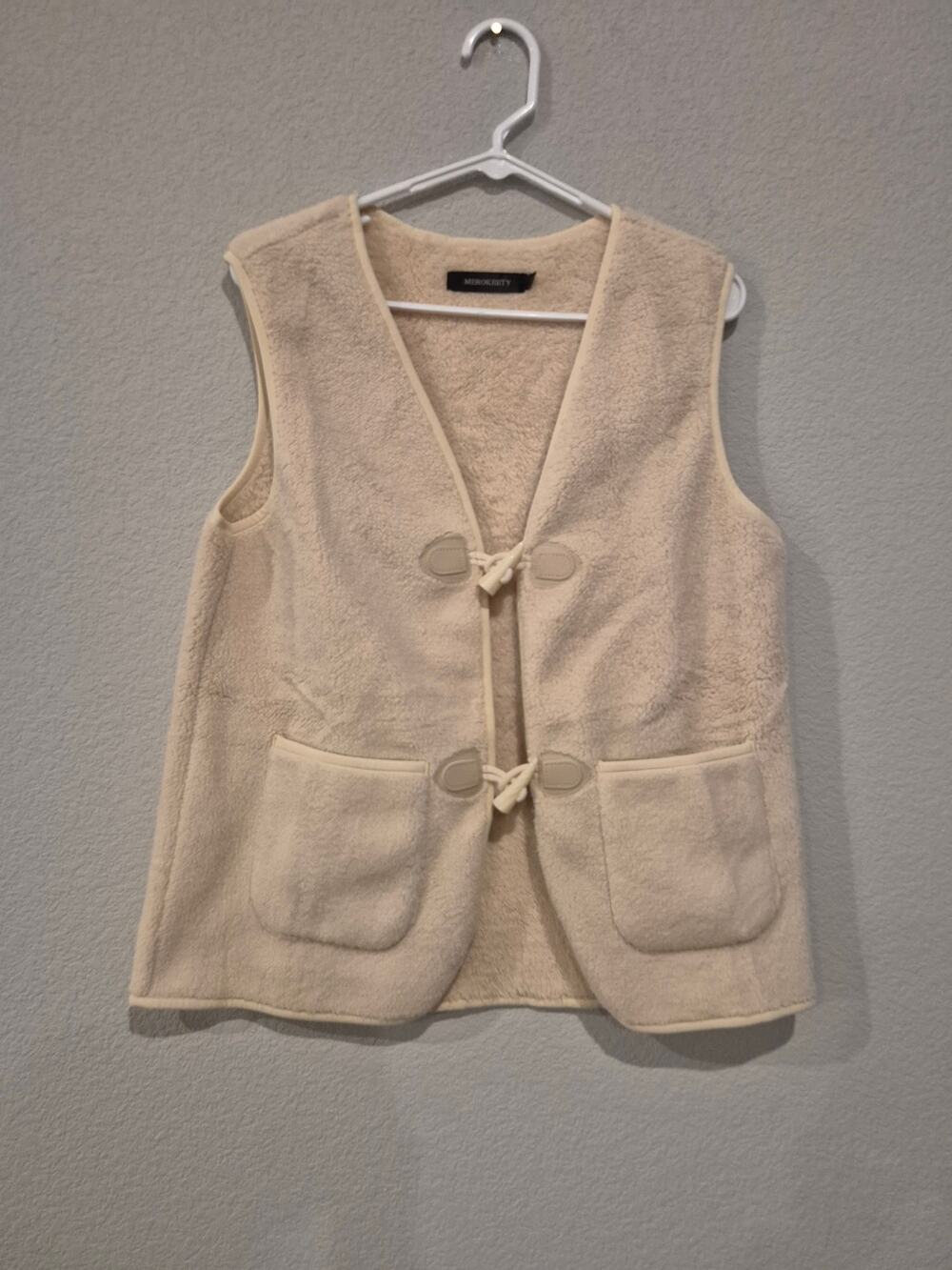 MeroKetty Women’s Apricot Vest – Size Small – Lightweight & Stylish